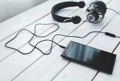 意甲媒体透露：若无法续约迈尼昂，米兰将利用莫德里奇的关系去说服皇马的卢宁加盟